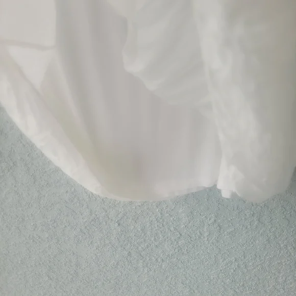 Via Signoria Silk Soft White Elegant Sleeveless Top - Picture 3 of 8